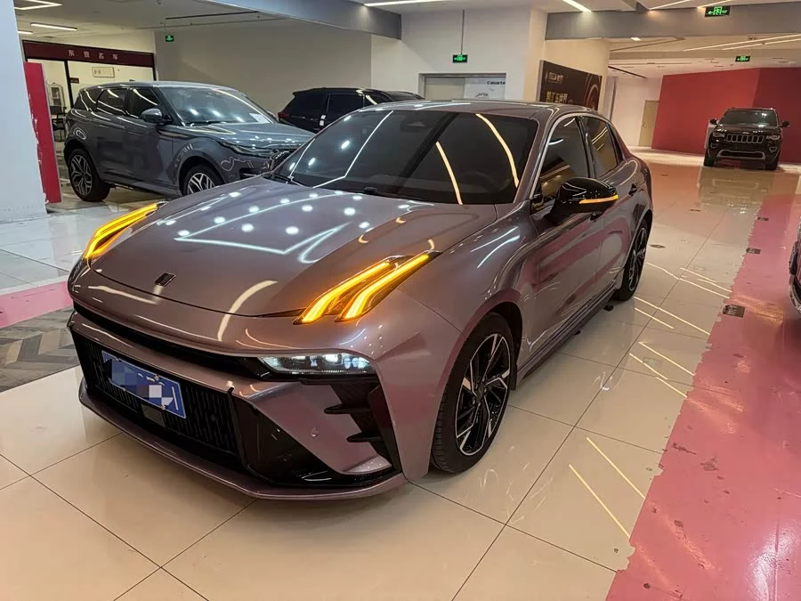Lynk & Co 03