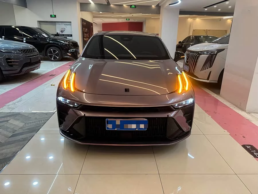Lynk & Co 03