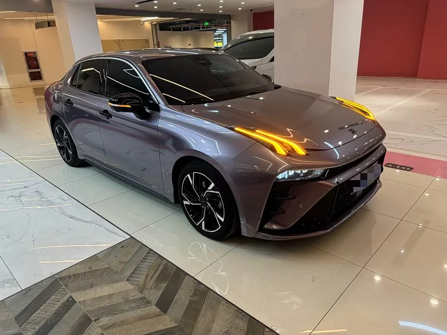 Lynk & Co 03