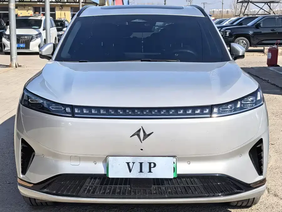 Dongfeng eπ008