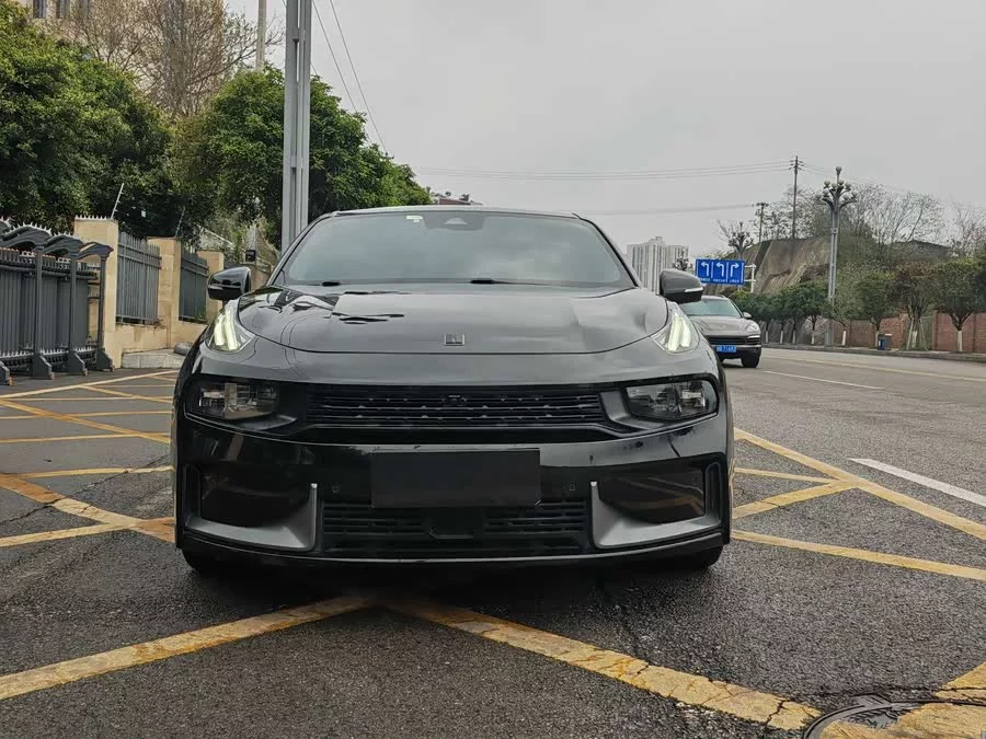 Lynk & Co 03