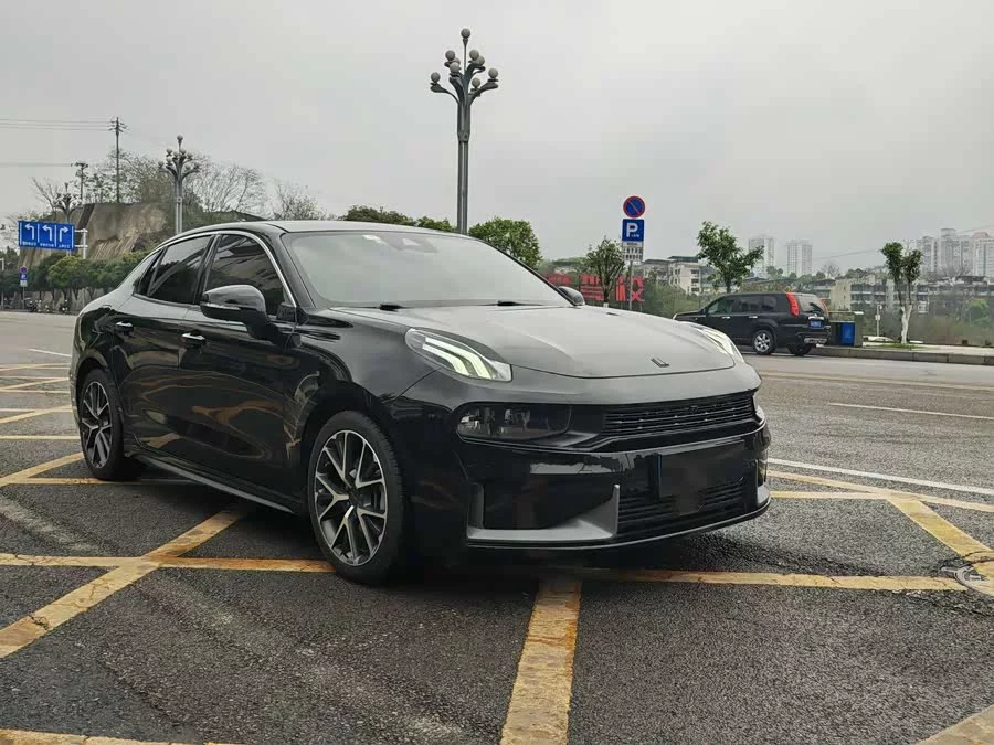 Lynk & Co 03