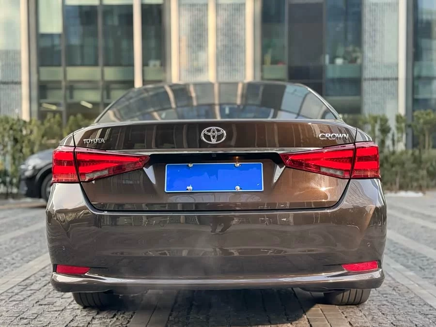 Toyota crown