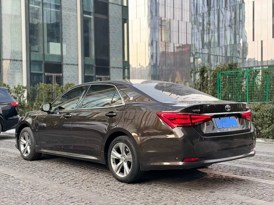 Toyota crown