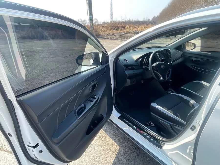 Toyota YARiS L