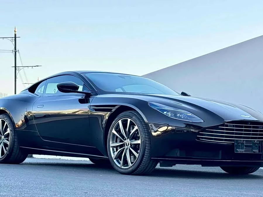 Aston Martin DB11