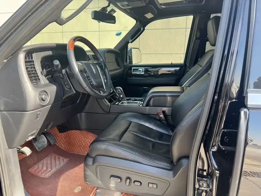 Lincoln Navigator