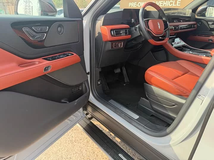 Lincoln aviator