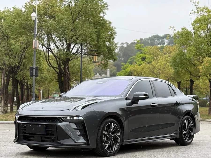 Lynk & Co 03