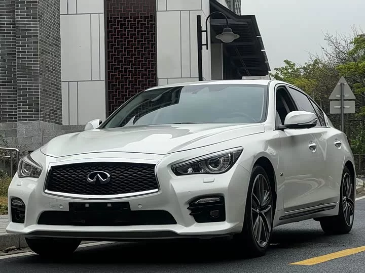 Infiniti Q50L