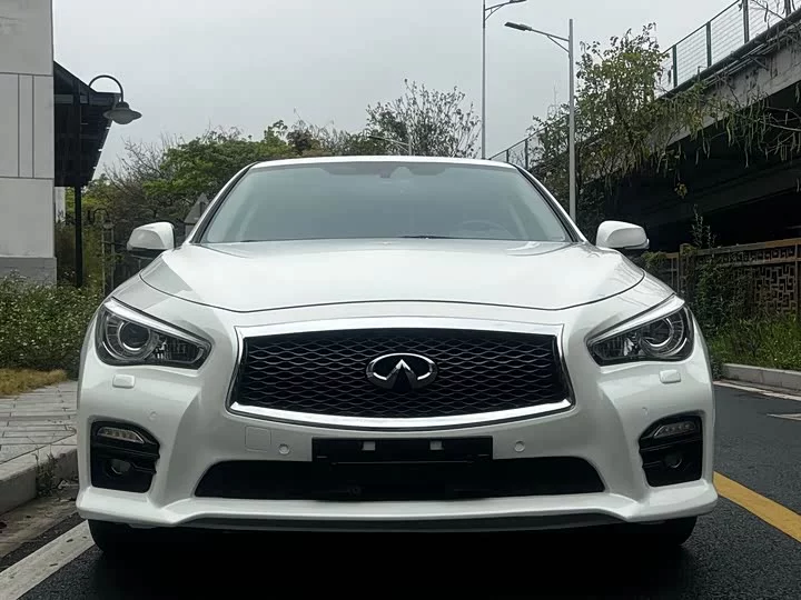 Infiniti Q50L