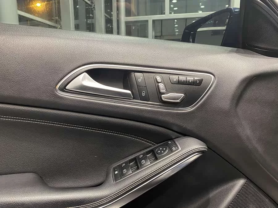 Mercedes Benz GLA