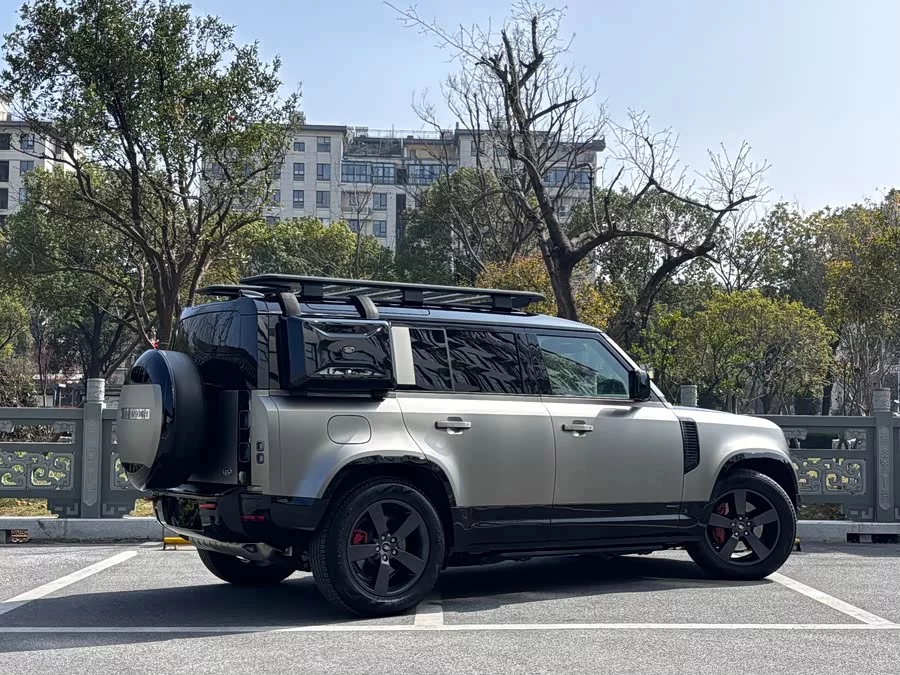 Land Rover guard