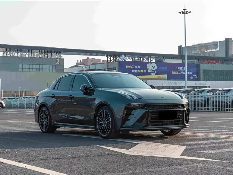 Lynk & Co 03