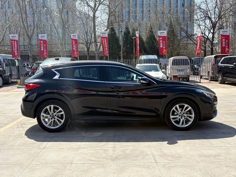 Infiniti QX30