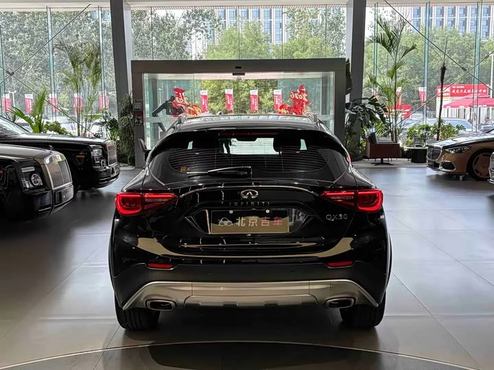 Infiniti QX30