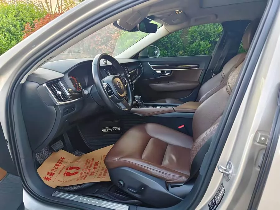 Volvo S90
