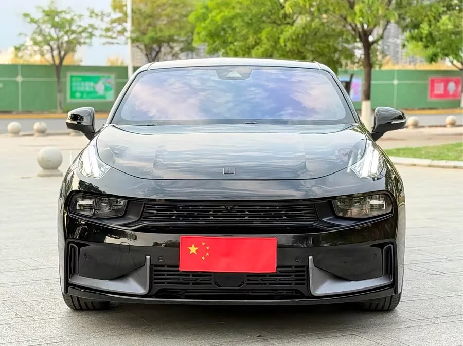 Lynk & Co 03