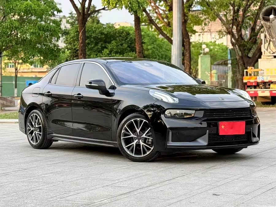 Lynk & Co 03