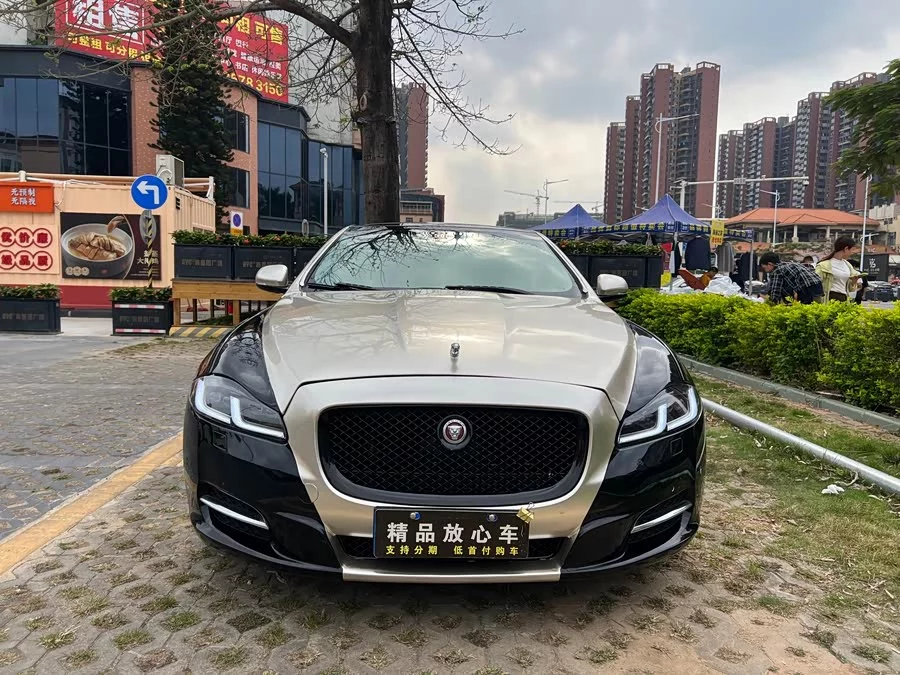 Jaguar XJ