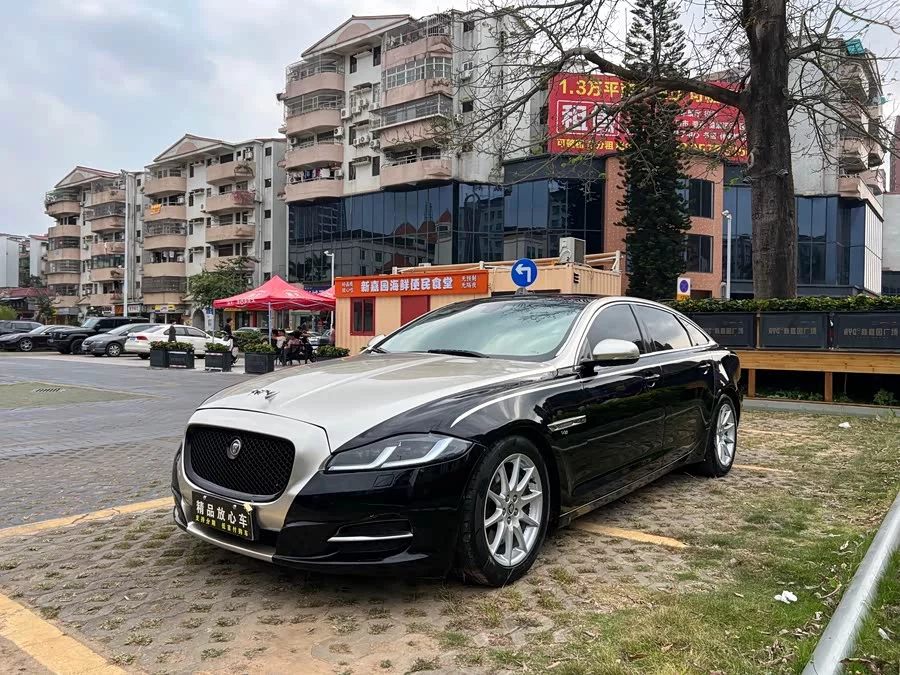 Jaguar XJ