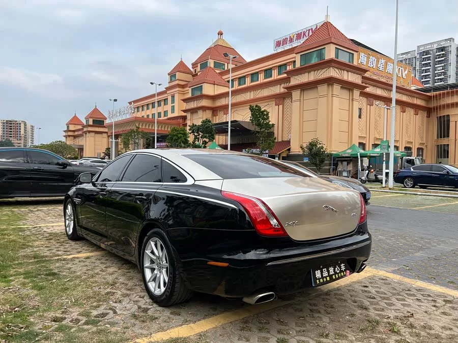 Jaguar XJ