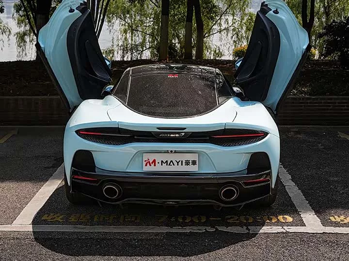 McLaren GT