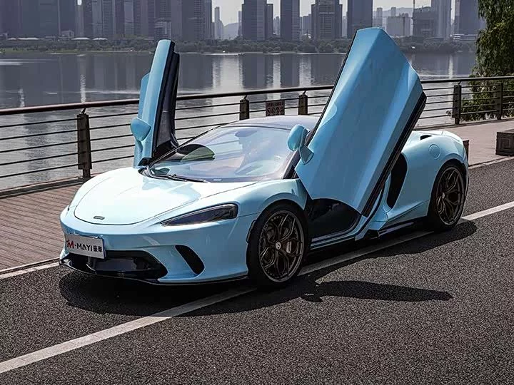 McLaren GT
