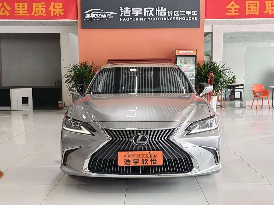 Lexus ES