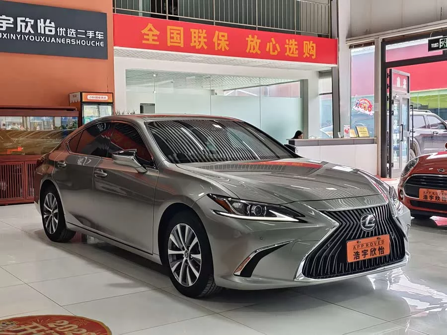 Lexus ES
