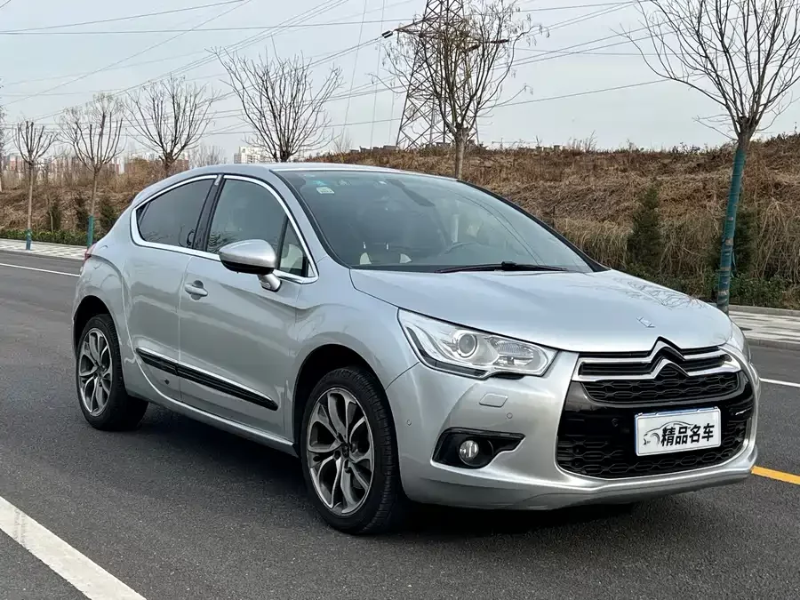 DS 4