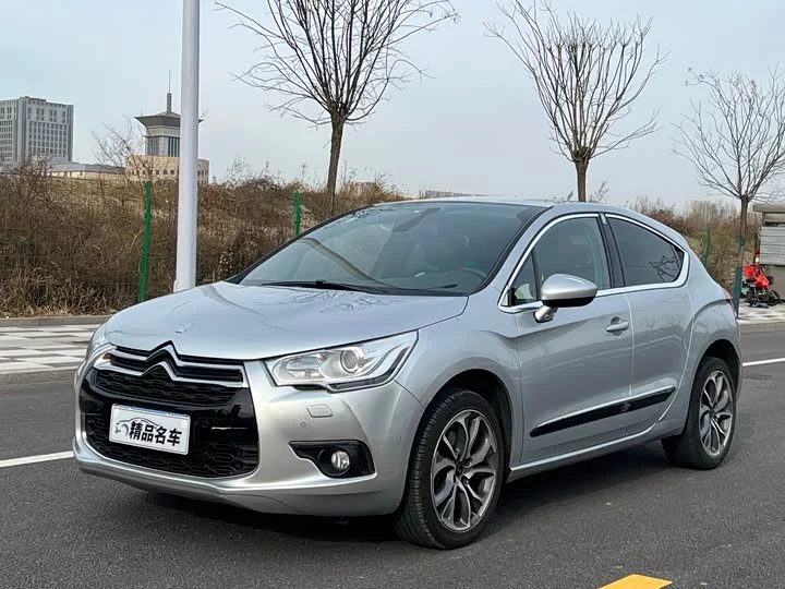 DS 4