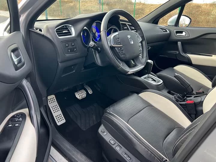 DS 4
