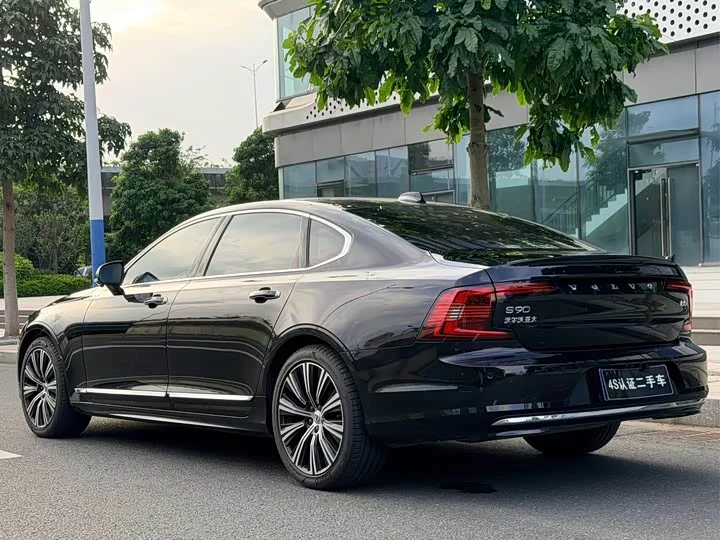 Volvo S90