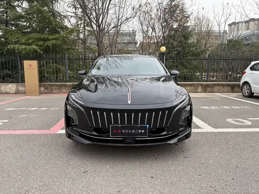 Hongqi E-QM5