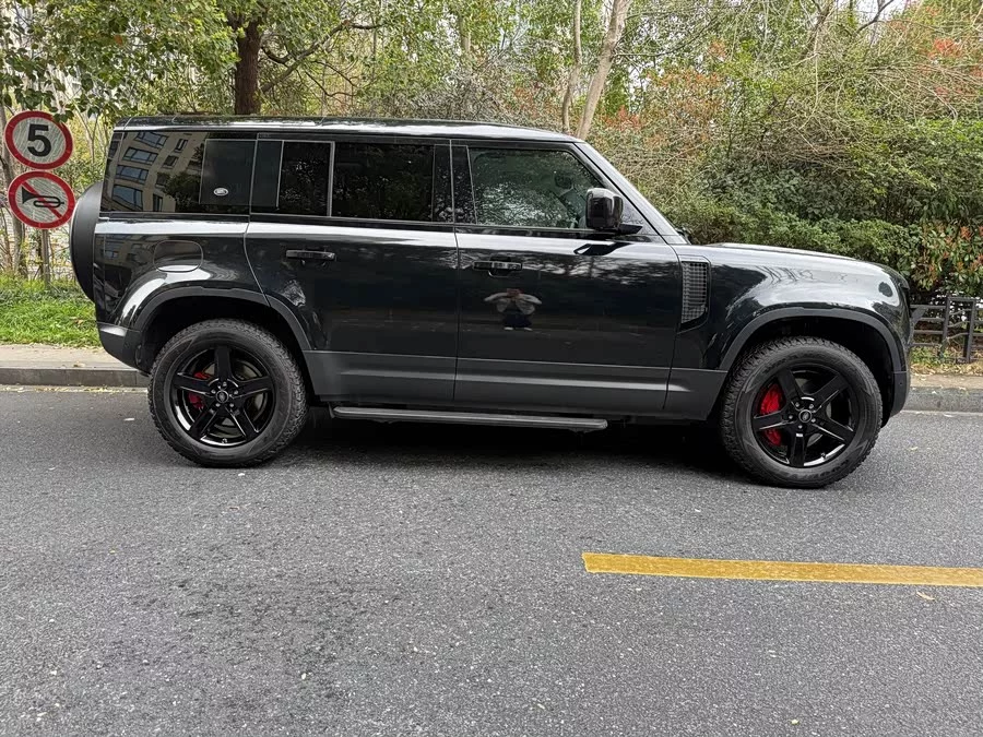 Land Rover guard