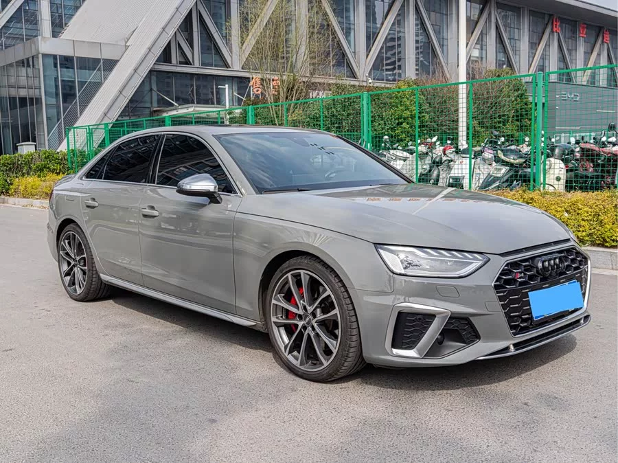 Audi S4