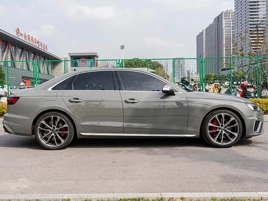 Audi S4