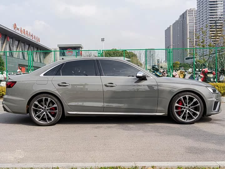 Audi S4