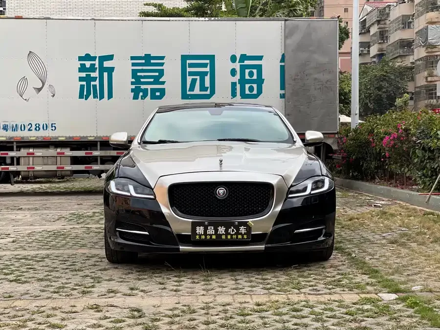 Jaguar XJ