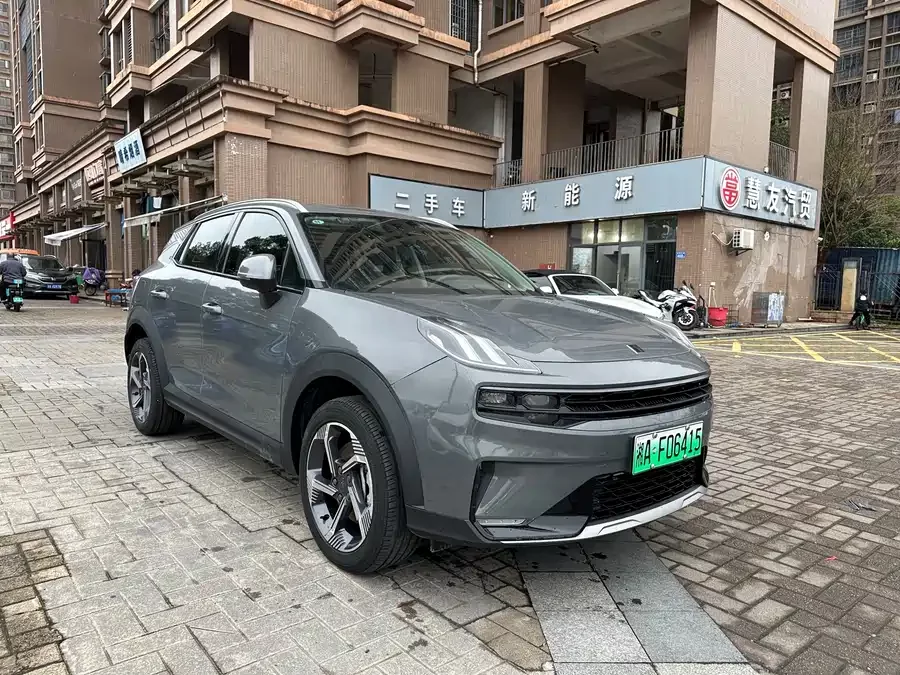 Lynk & Co 06 EM-P