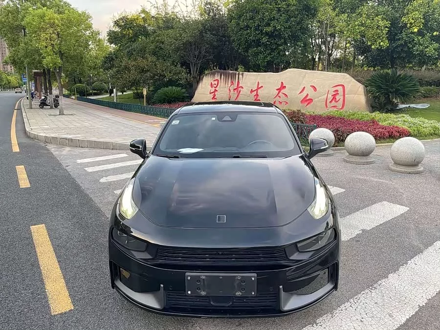 Lynk & Co 03