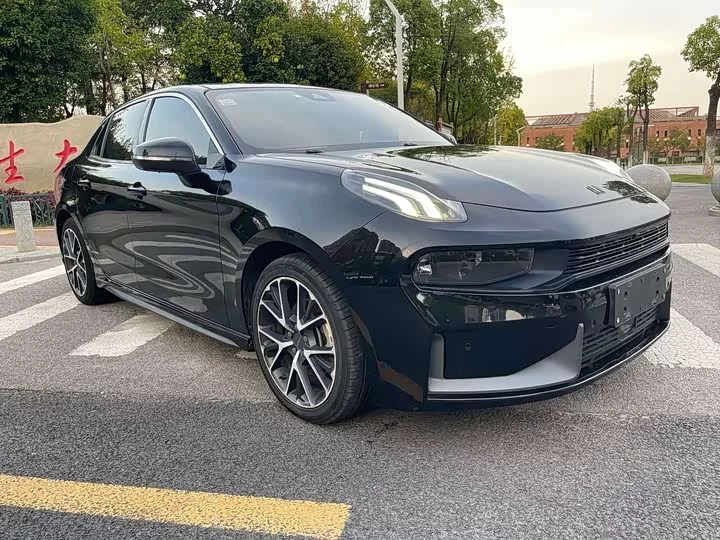 Lynk & Co 03