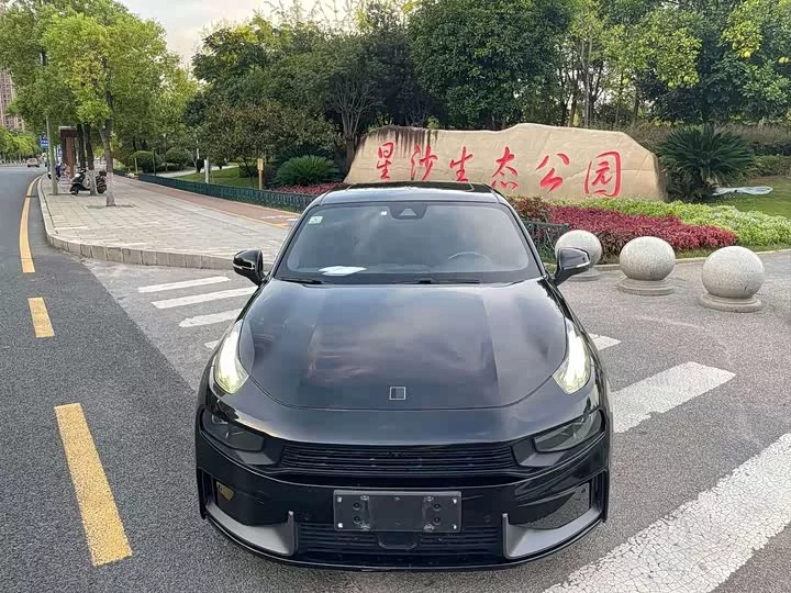 Lynk & Co 03