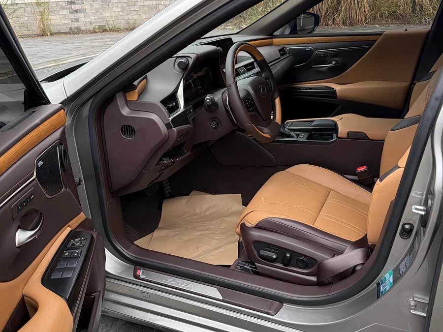 Lexus ES