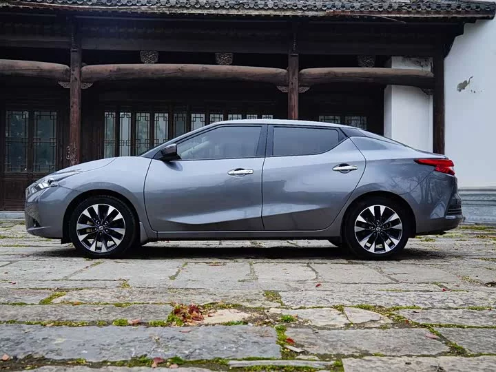 Nissan bluebird