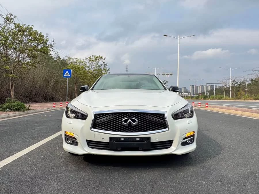 Infiniti Q50L