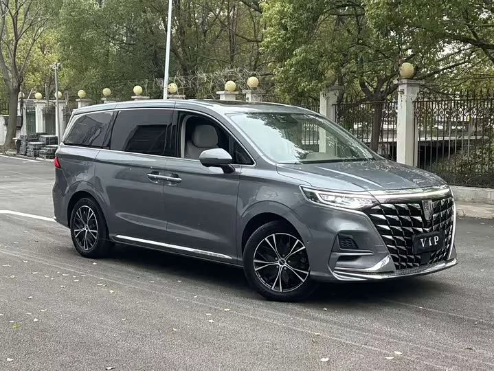 Roewe iMAX8