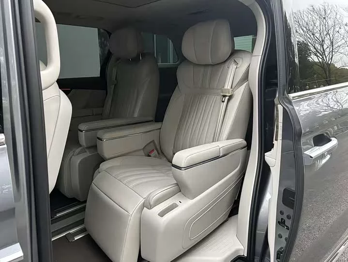 Roewe iMAX8