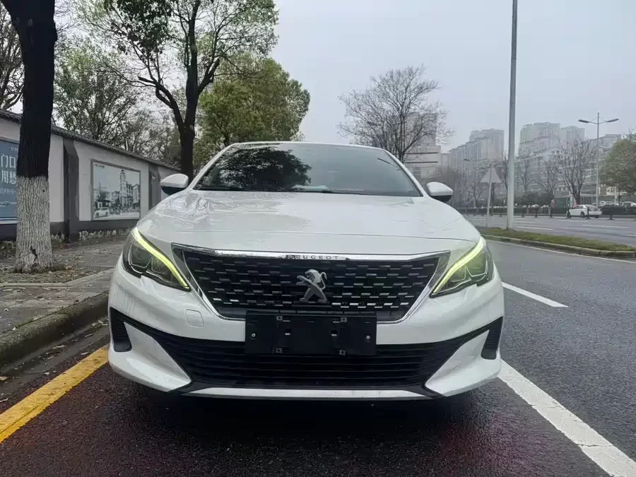 Peugeot 408